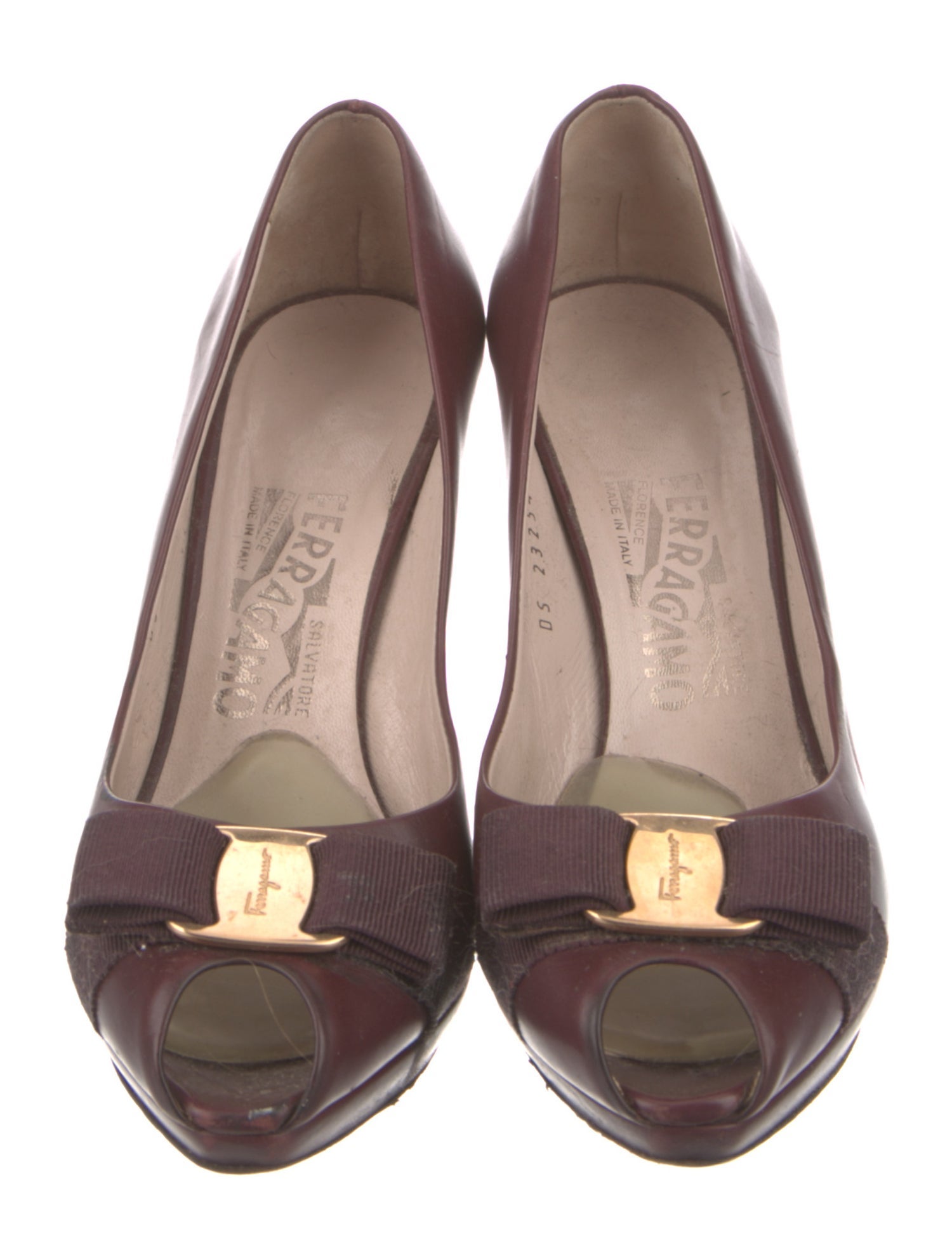 Salvatore Ferragamo Vara Bow Accent Leather Pumps